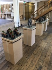 Ausstellung ArtFestival im Zeughaus Areal Uster, der Kunstgruppe LokalKunst. Ausstellungsobjekte aus Metall, Alteisen, von Nadia Onorato